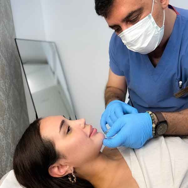 Lippenbehandlung mit Filler